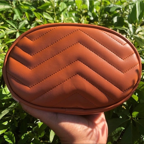 New Cognac Color Belt Bag Compact & Roomy - Picture 2 of 4